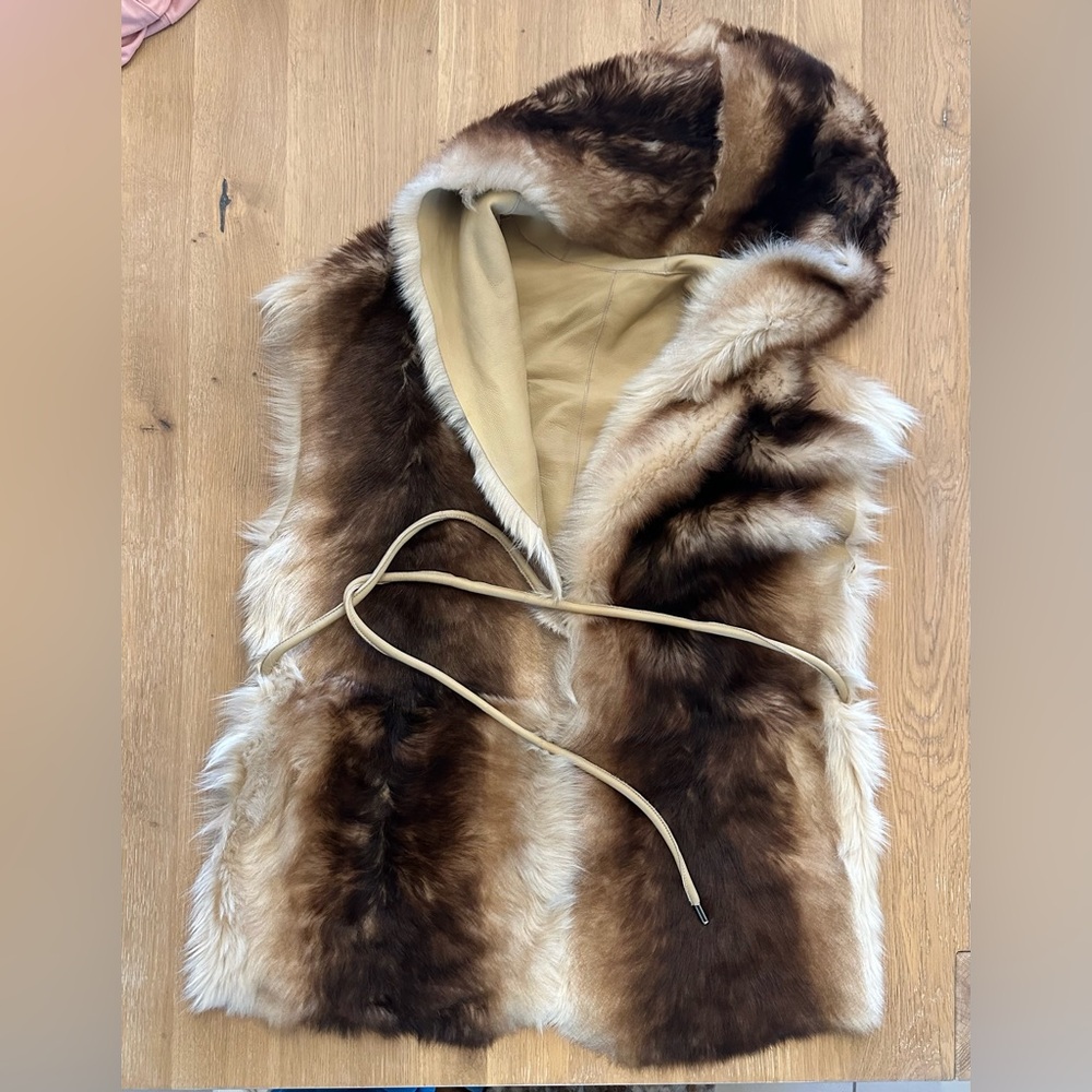 NWOT UK8 Arma Leather & Fur Hooded Vest with removable Belt